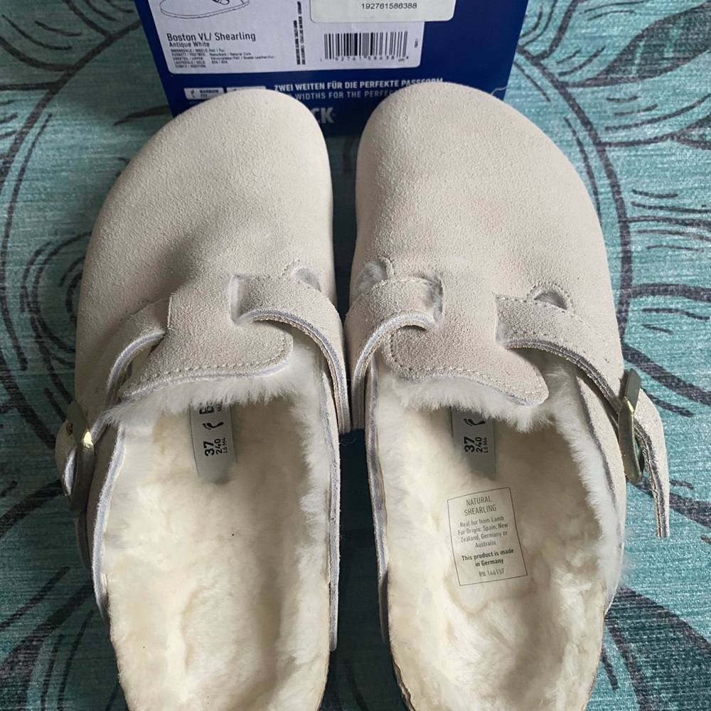 New! Never worn. Boston Genuine Shearling Lined Clog (Women)Birkenstock